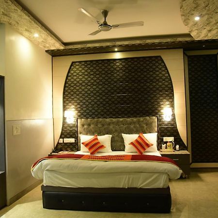 The Park Presidency Hotel Bareilly Eksteriør bilde