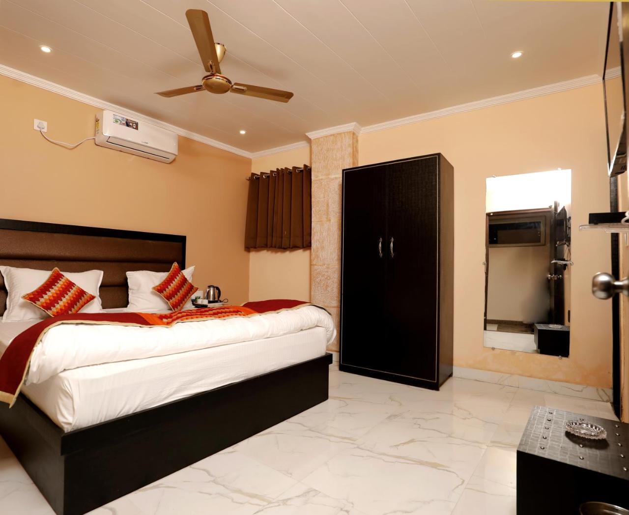 The Park Presidency Hotel Bareilly Eksteriør bilde