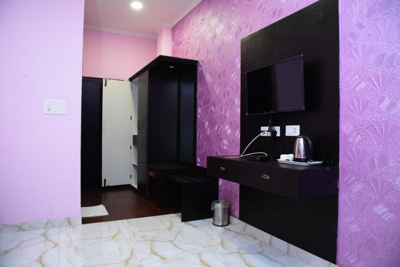 The Park Presidency Hotel Bareilly Eksteriør bilde
