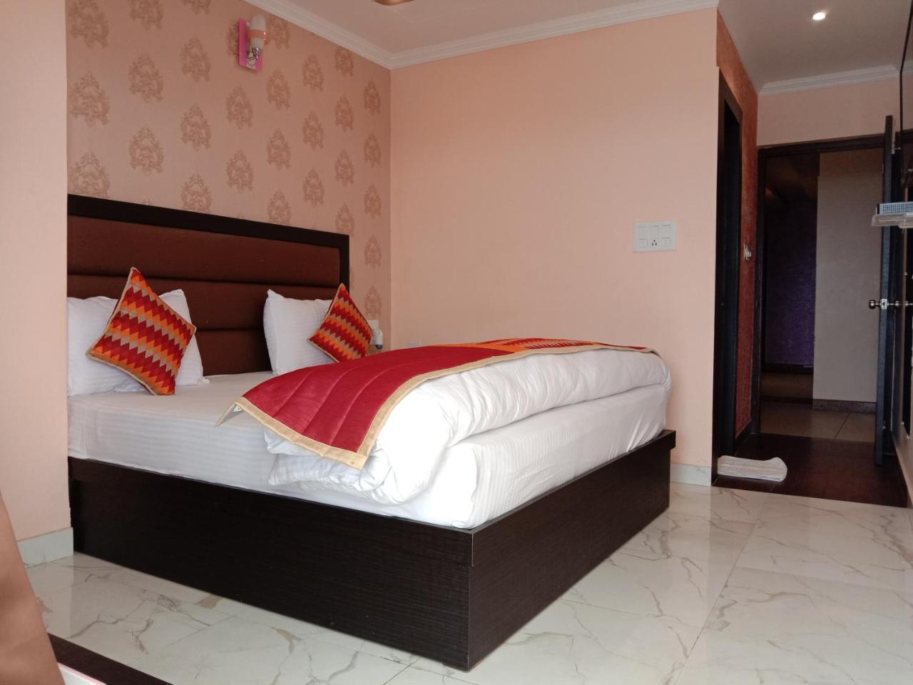 The Park Presidency Hotel Bareilly Eksteriør bilde