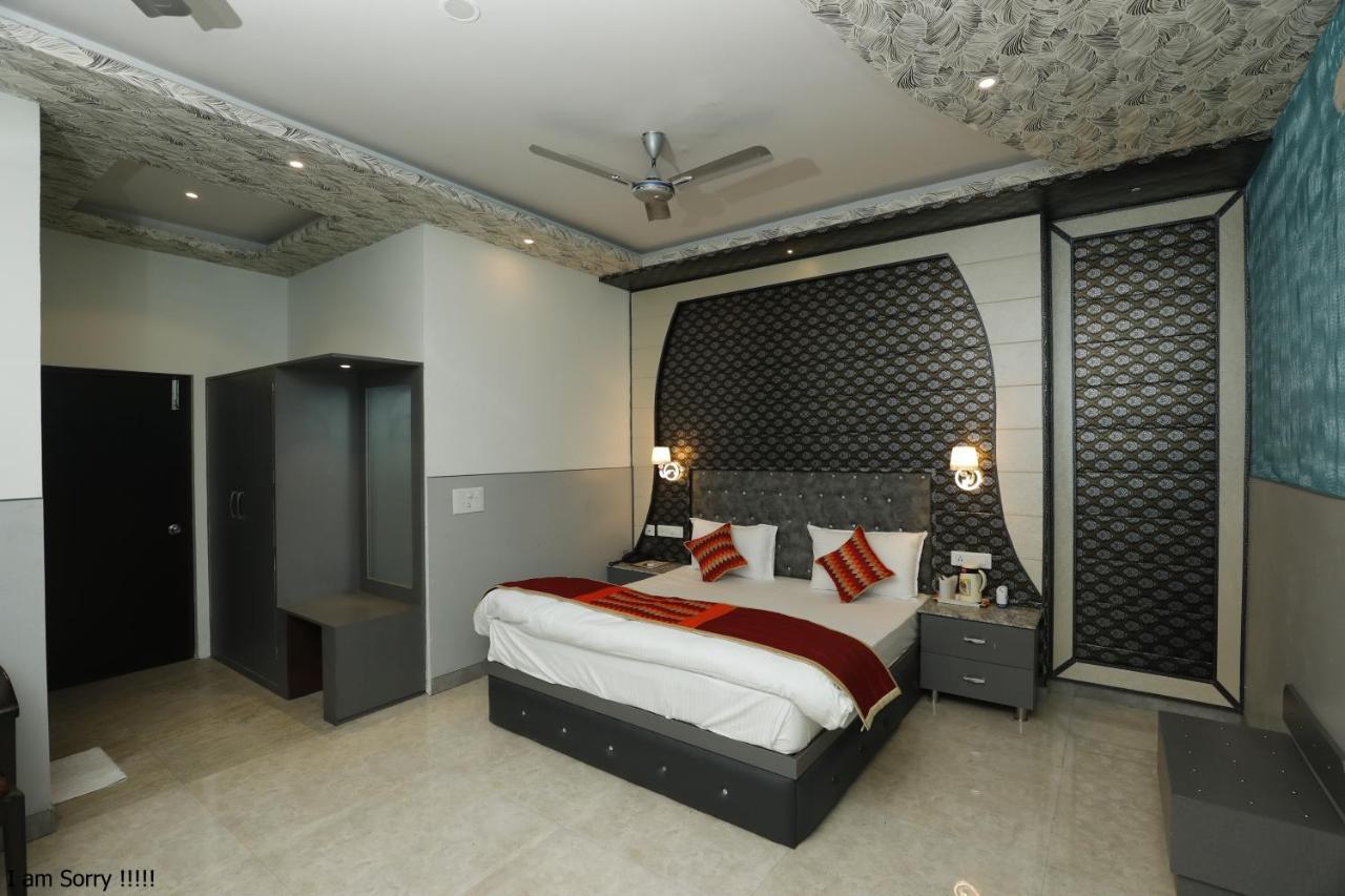 The Park Presidency Hotel Bareilly Eksteriør bilde