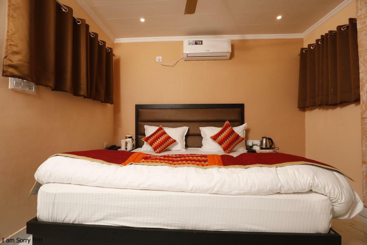 The Park Presidency Hotel Bareilly Eksteriør bilde