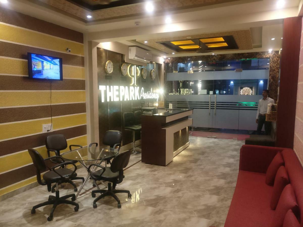 The Park Presidency Hotel Bareilly Eksteriør bilde
