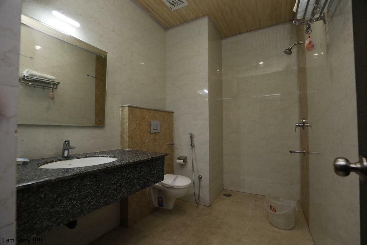 The Park Presidency Hotel Bareilly Eksteriør bilde